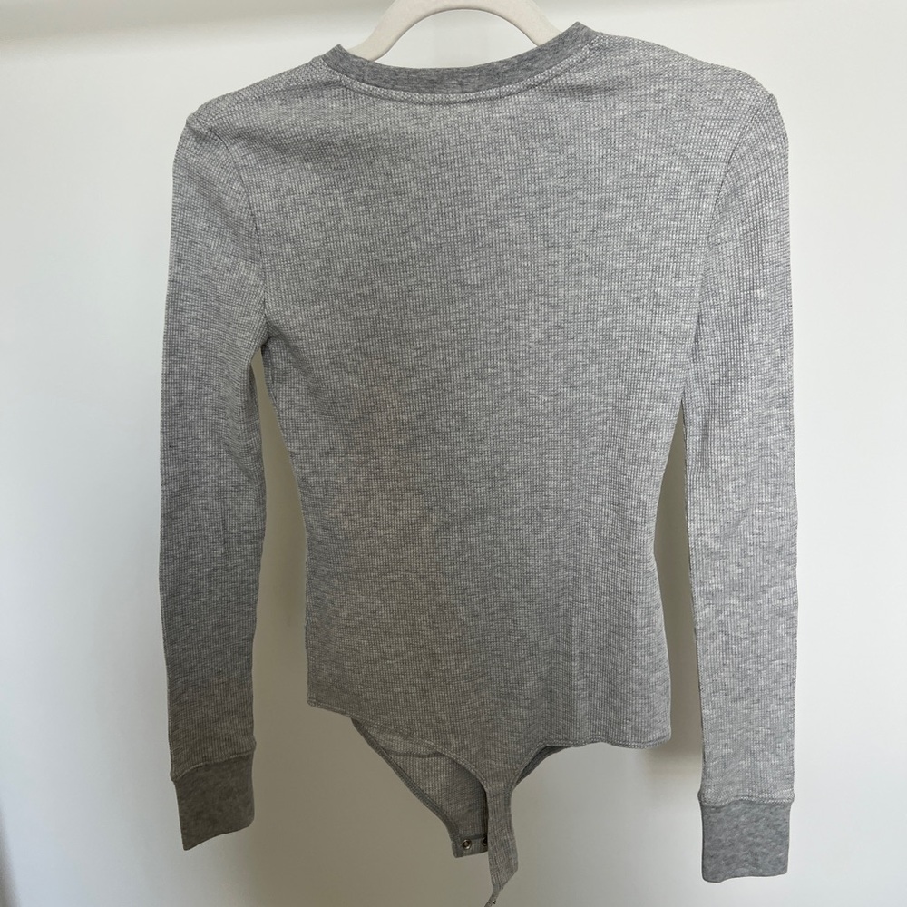 Gray Long Sleeve Ribbed Top - Picture 4 of 4